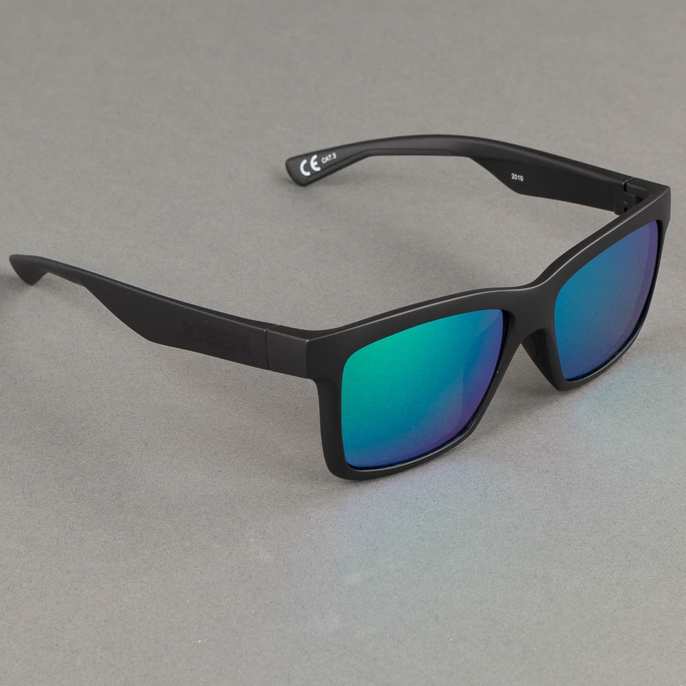 https://www.eyewearstore.se/pub_images/original/130-2-426018001-solglasogon-Jobe-Dim-Polarized-Floatable-sunglasses-skoterdelen.jpg