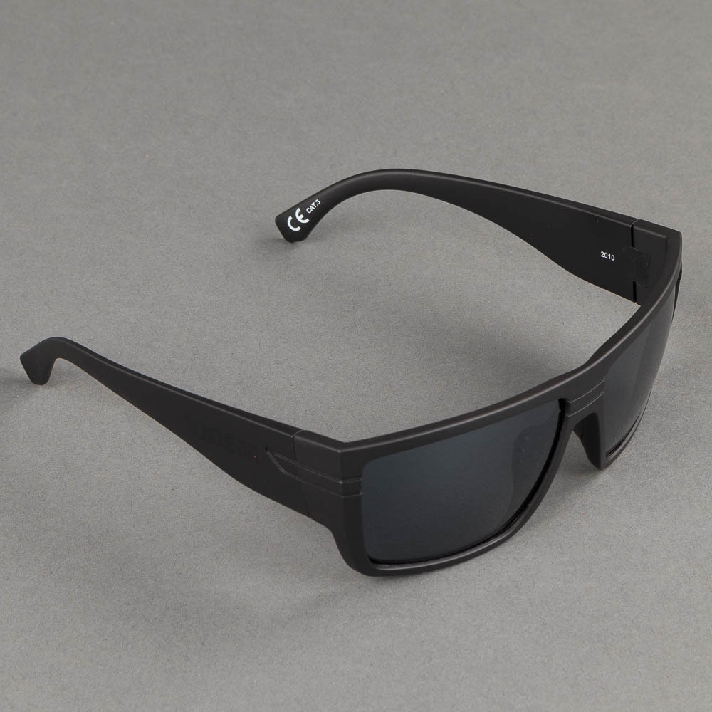 https://www.eyewearstore.se/pub_images/original/130-2-426018004-solglasogon-Jobe-Dim-Polarized-Floatable-sunglasses-skoterdelen.jpg