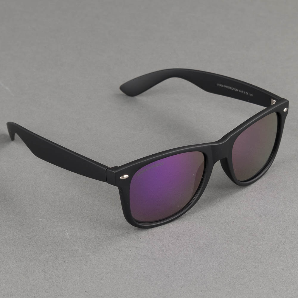 https://www.eyewearstore.se/pub_images/original/517-500024-solglasogon-urban-classics-sunglasses-likoma-mirror-black-skoterdelen.jpg