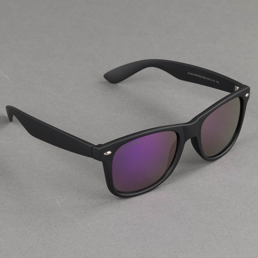 https://www.eyewearstore.se/pub_images/original/517-500024-solglasogon-urban-classics-sunglasses-likoma-mirror-black-skoterdelen.jpg