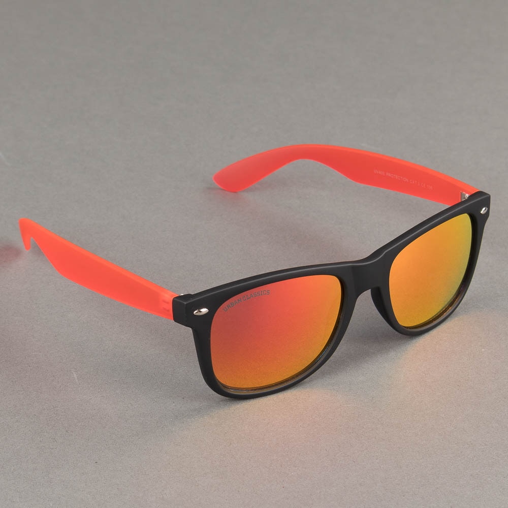 https://www.eyewearstore.se/pub_images/original/517-500028-solglasogon-urban-classics-sunglasses-likoma-mirror-skoterdelen.jpg