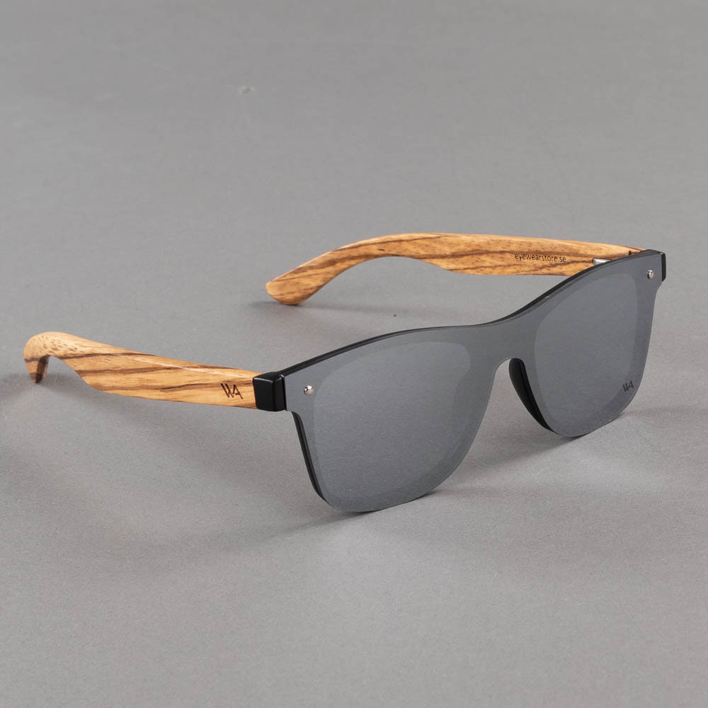https://www.eyewearstore.se/pub_images/original/555-100001-solglasogon-sunglasses-we-ahl-woodie-tra-wood-eyewearstore.jpg