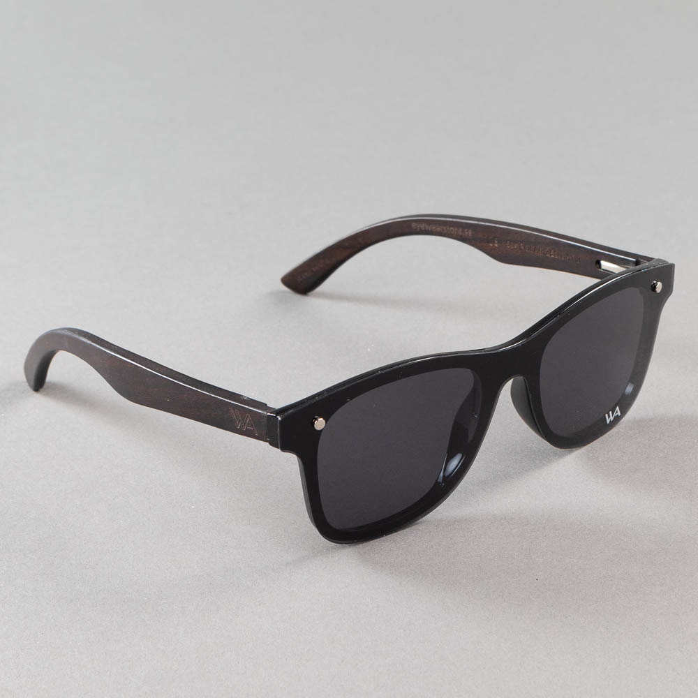 https://www.eyewearstore.se/pub_images/original/555-100007-solglasogon-sunglasses-weahl-woodie-black-eyewearstore.jpg