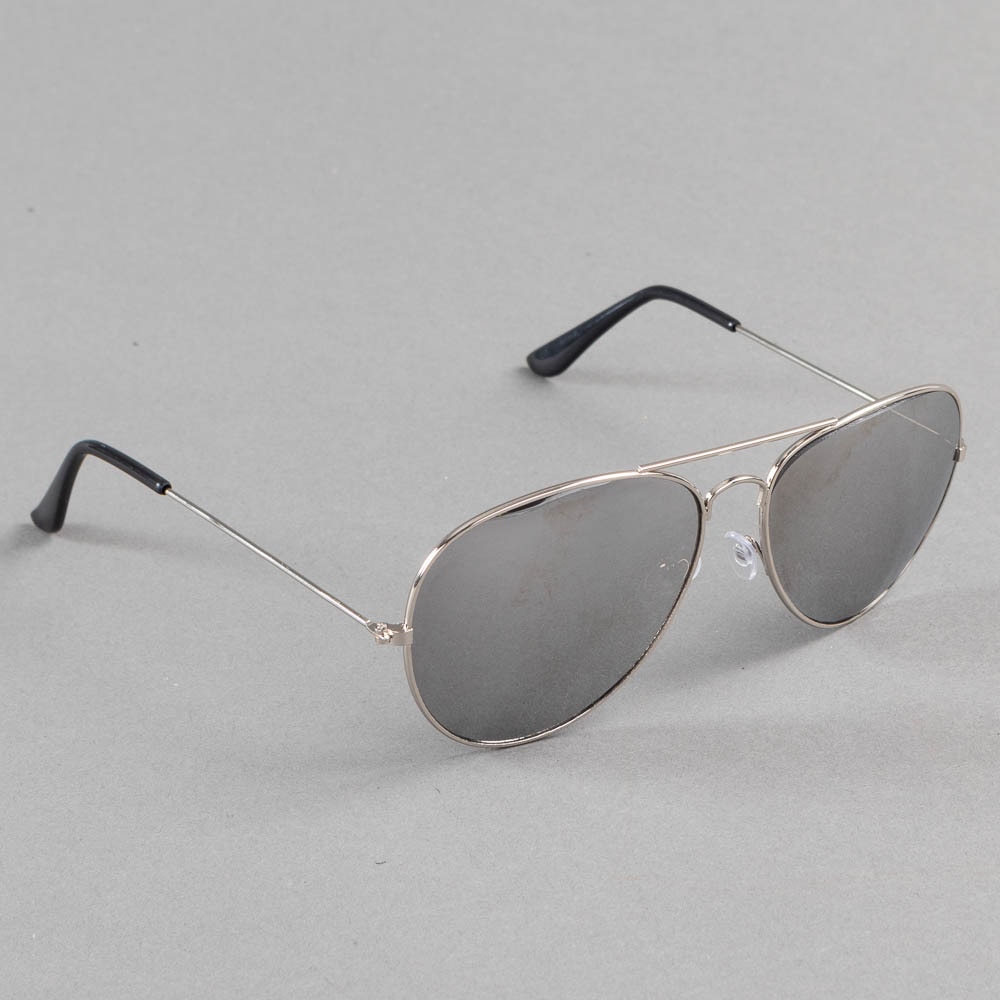 https://www.eyewearstore.se/pub_images/original/561-100000-solglasogon-sunglasses-komonee-pilot-silver-eyewearstore.jpg