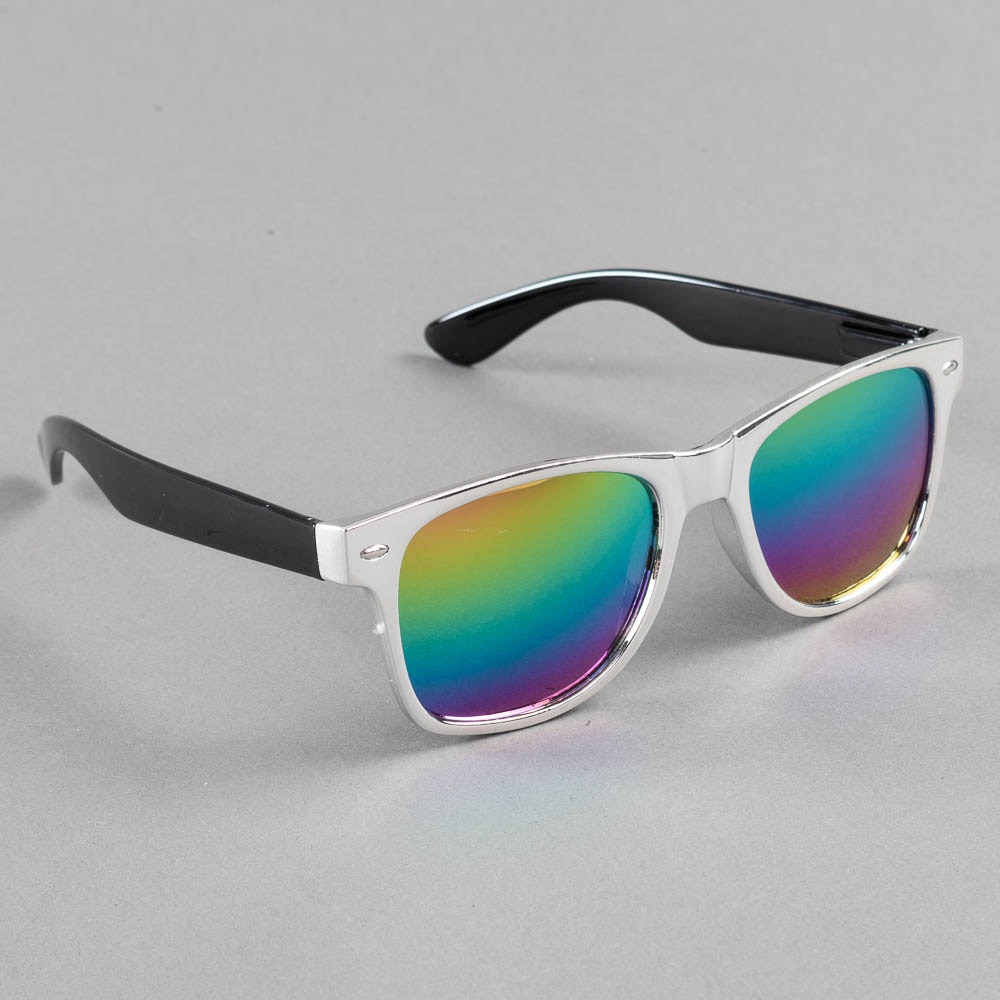 https://www.eyewearstore.se/pub_images/original/561-100003-solglasogon-sunglasses-komonee-wayfarer-silver-eyewearstore.jpg