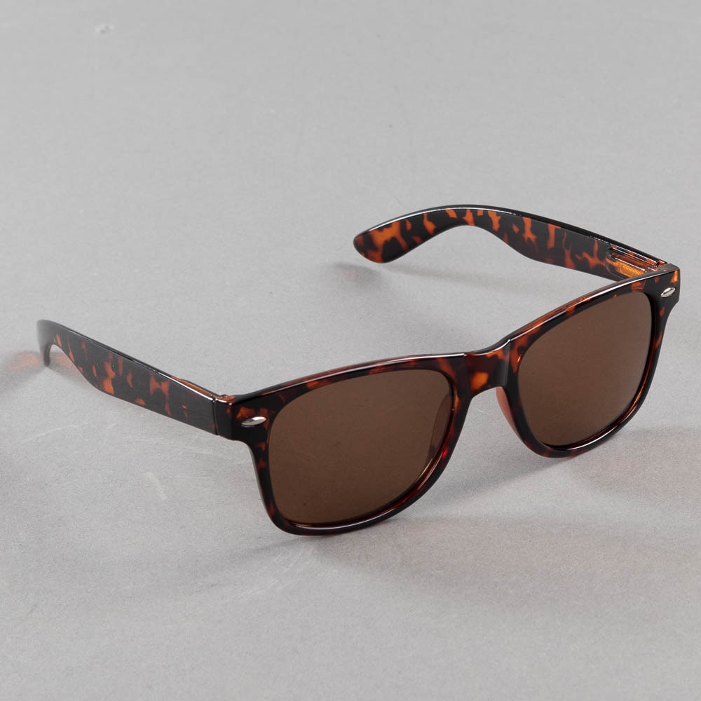 https://www.eyewearstore.se/pub_images/original/561-100007-solglasogon-sunglasses-komonee-wayfarer-leopard-eyewearstore.jpg