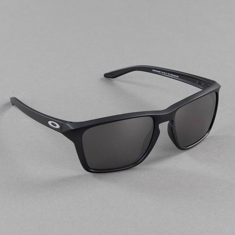 https://www.eyewearstore.se/pub_images/original/672-9448-0657-solglasogon-sunglasses-oakley-sylas-eyewearstore.jpg